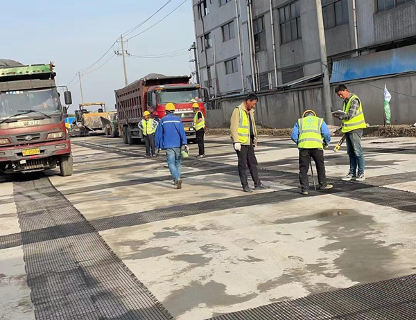 天津老材料的新故事：玻璃纤维土工格栅如何在‘白改黑’浪潮中重获新生？